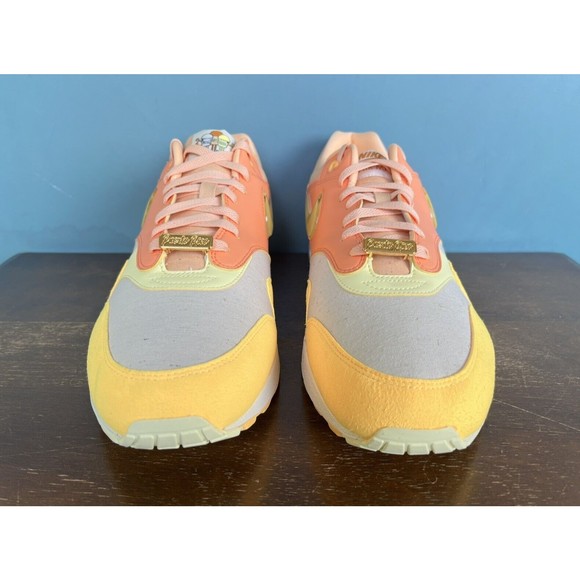 Athletic_Shoes